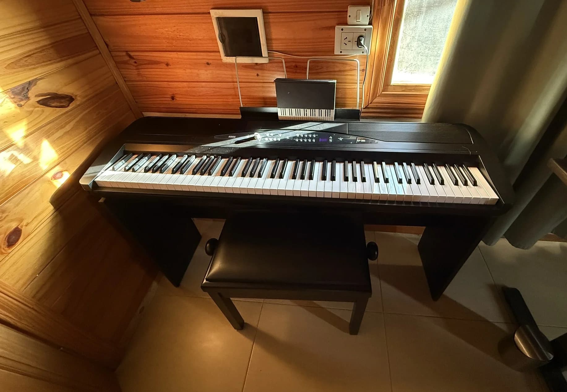 Korg SP-280 Digital Piano